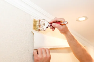Pose de papier peint à Pardaillan — revêtements muraux et toiles de verre